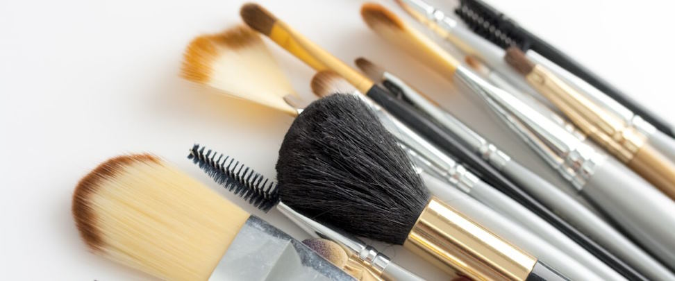 selecting makeup brushes